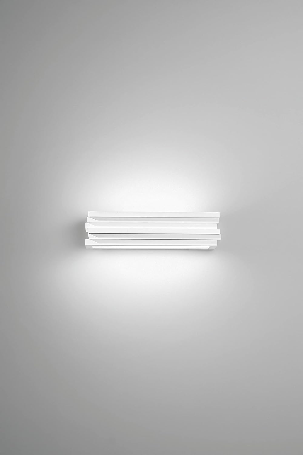 Applique a parete in gesso verniciabile diffusore inferiore in vetro satinato , diffusore superiore in acrilico bianco collezione FLOW Applique a parete in gesso verniciabile diffusore inferiore in vetro satinato , diffusore superiore in acrilico bianco collezione FLOW